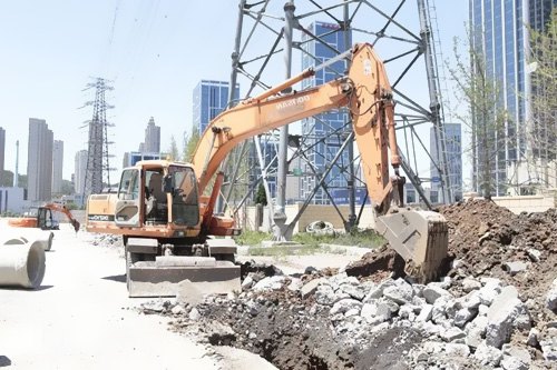 電線下面挖土，政府立即查處 